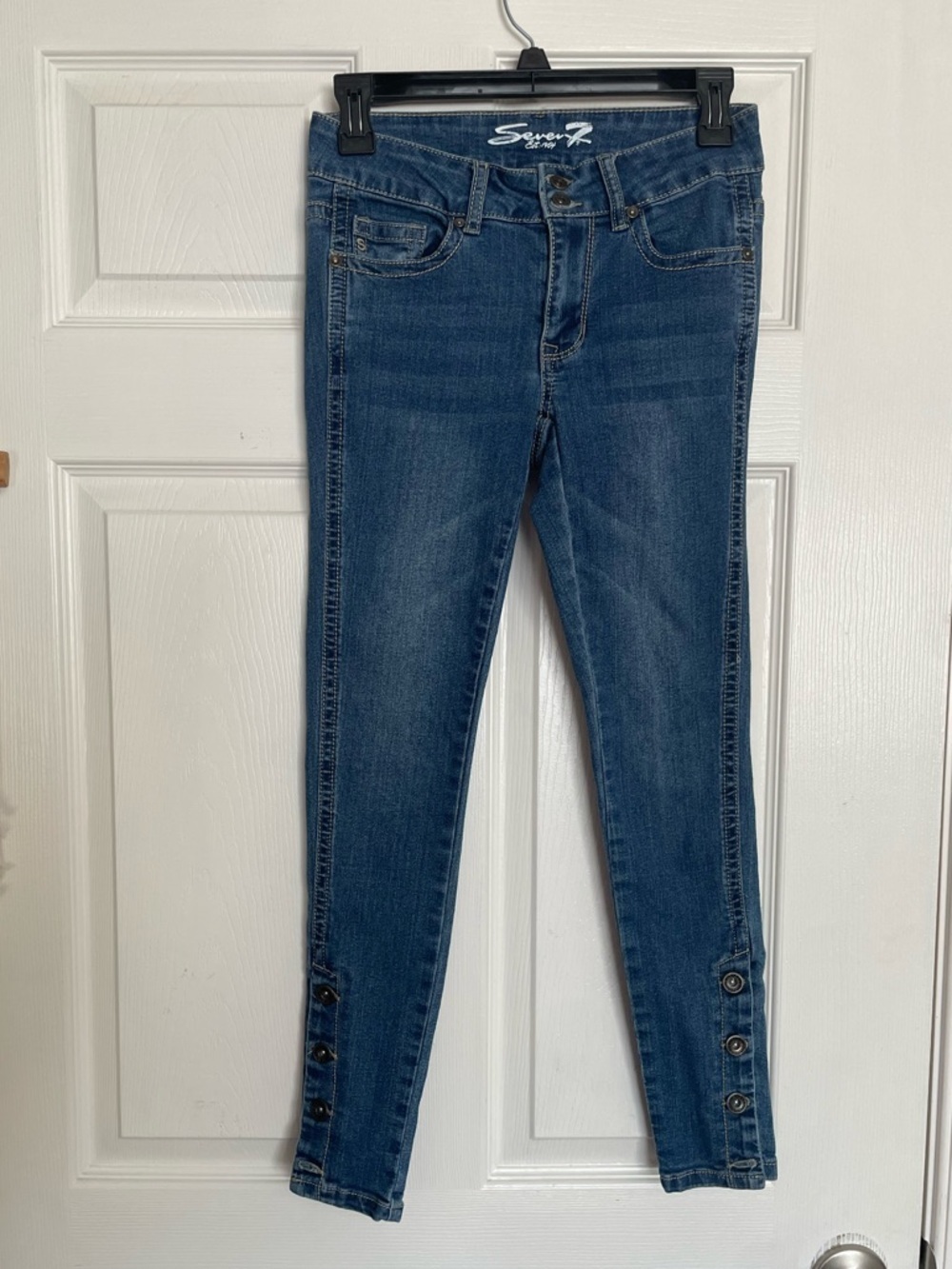 Seven7 Women's Size 1 Medium Blue Stretch Skinny Jeans with Ankle Button Trim
